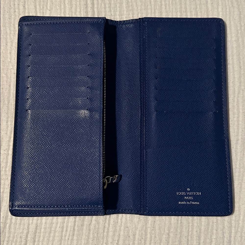 LV Authentic Rare Blue Taiga Leather Wallet, Inside Zipper, card slots, Amazing